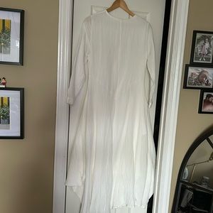 Beautiful White Dress - Fits a M